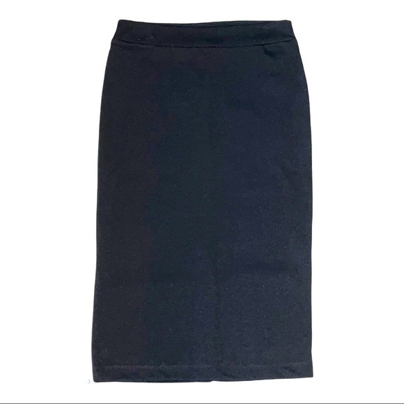 Forever 21 Dresses & Skirts - FOREVER 21 vintage knee-length black skirt. Size M